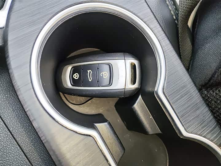 Фото 9 - Geely Vision