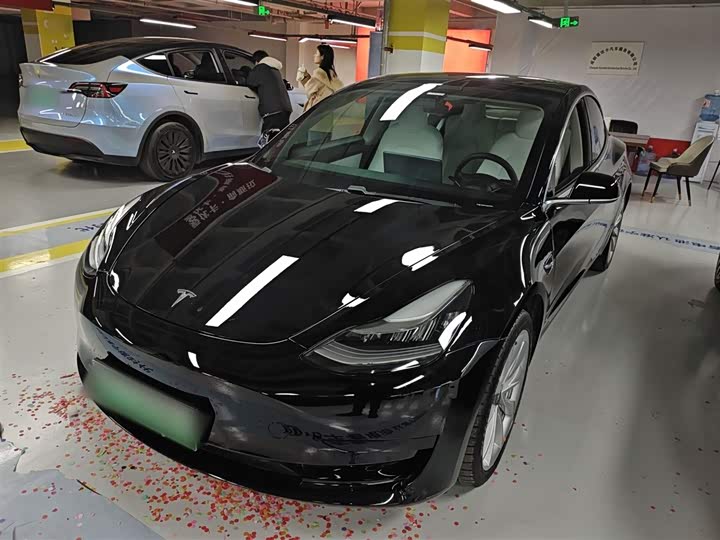 Фото 1 - Tesla Model 3