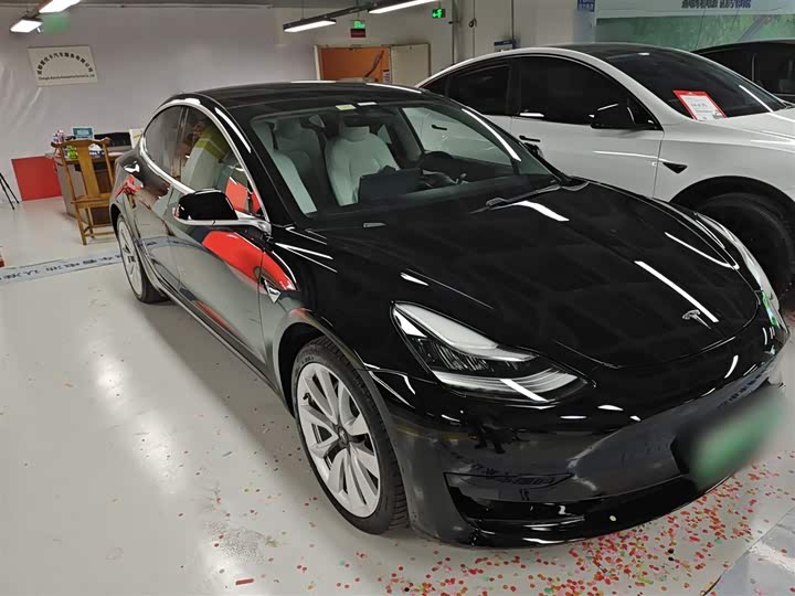 Фото 4 - Tesla Model 3