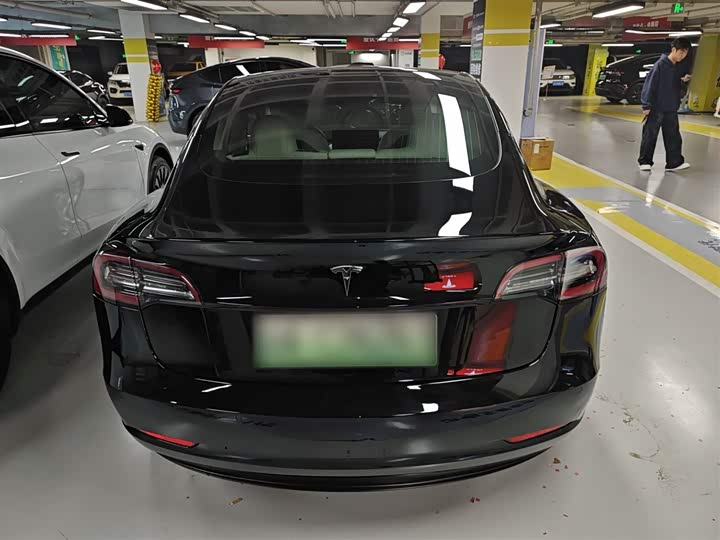 Фото 6 - Tesla Model 3