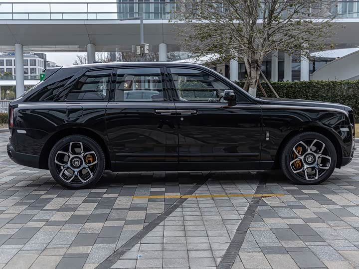 Фото 4 - Rolls-Royce Cullinan