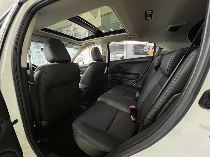 Фото 7 - Honda Vezel