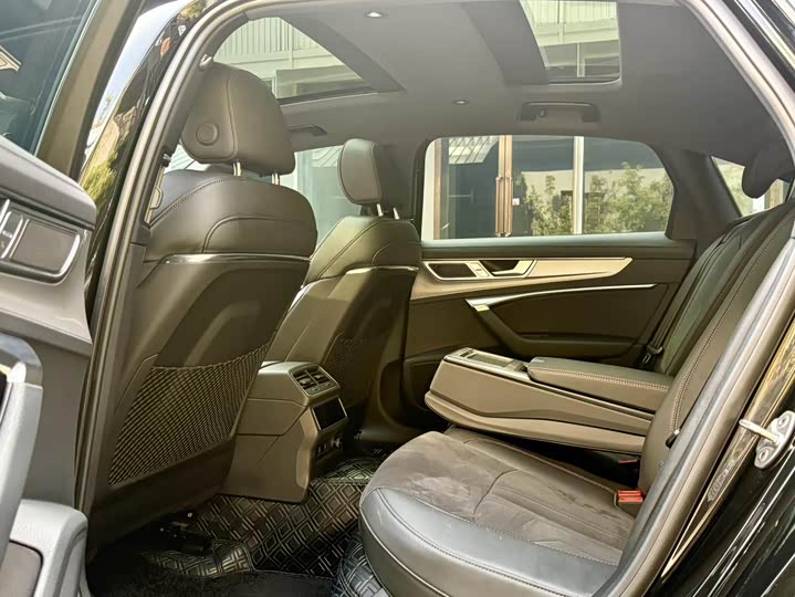 Фото 6 - Audi A6L