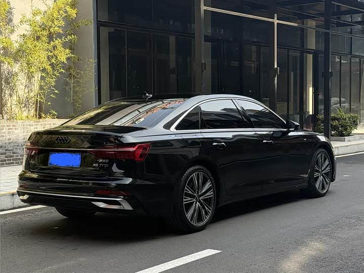 Фото 7 - Audi A6L