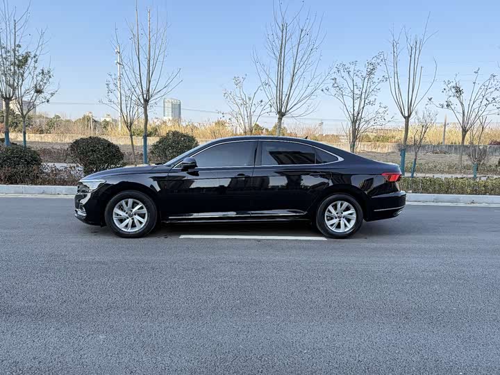 Фото 8 - Volkswagen Passat