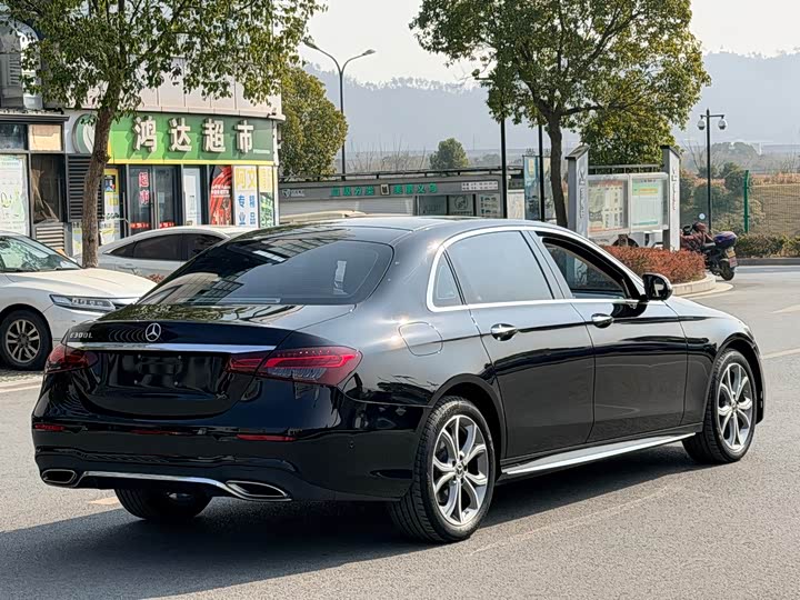 Фото 3 - Mercedes-Benz E-Class