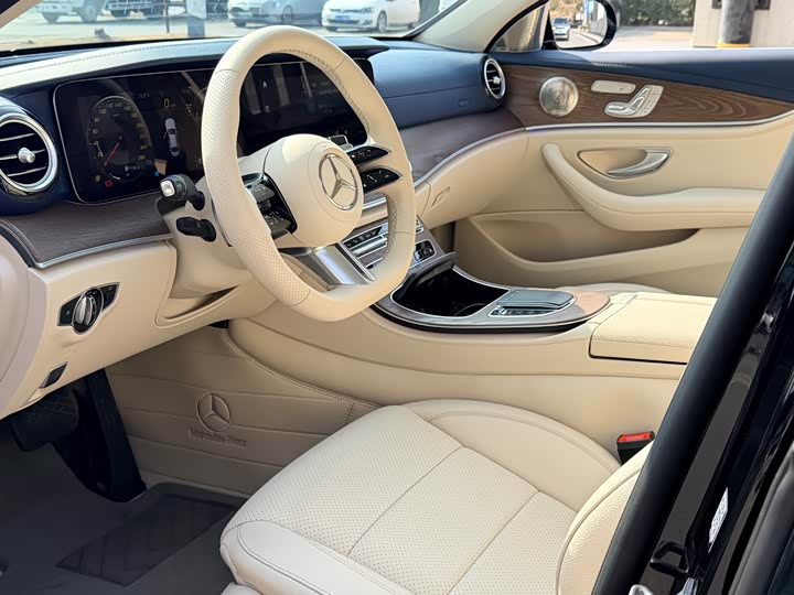 Фото 5 - Mercedes-Benz E-Class