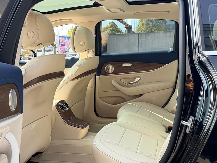 Фото 6 - Mercedes-Benz E-Class