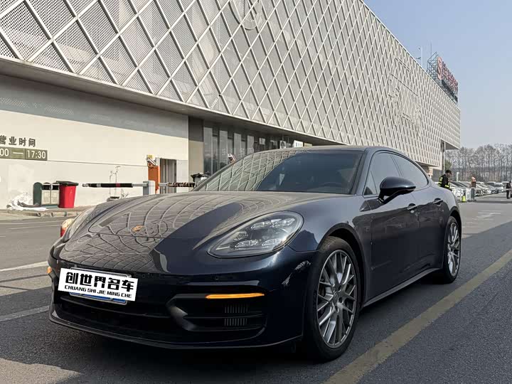 Фото 1 - Porsche Panamera