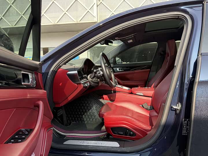 Фото 2 - Porsche Panamera