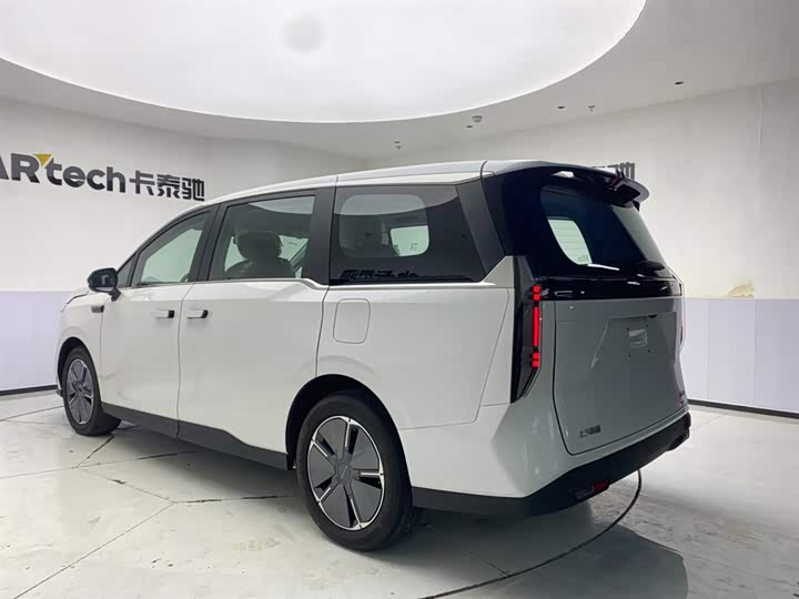 Фото 7 - Maxus Mifa 7