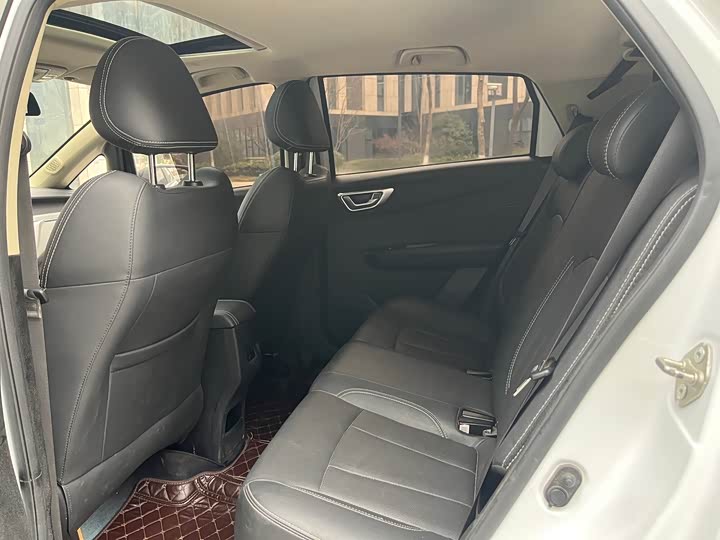 Фото 7 - Geely Vision X3