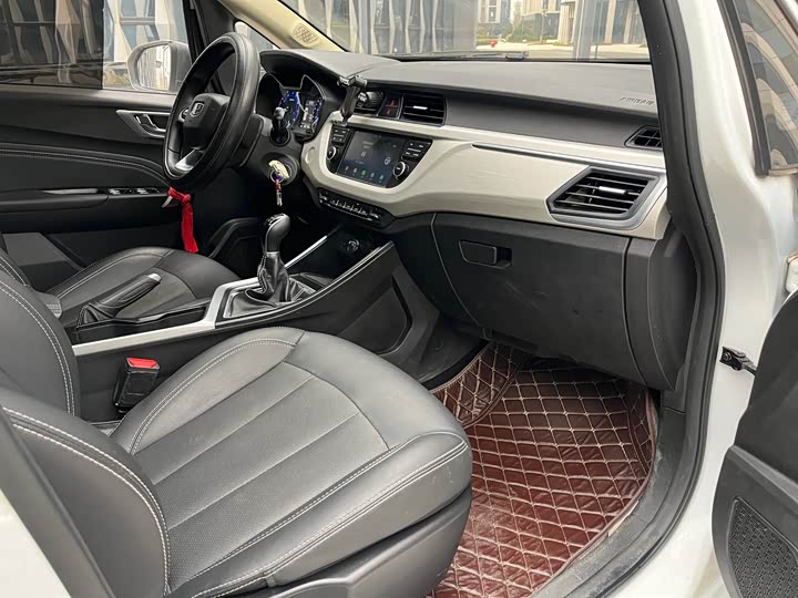 Фото 9 - Geely Vision X3