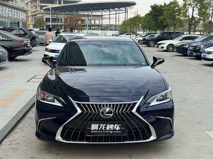 Фото 2 - Lexus ES