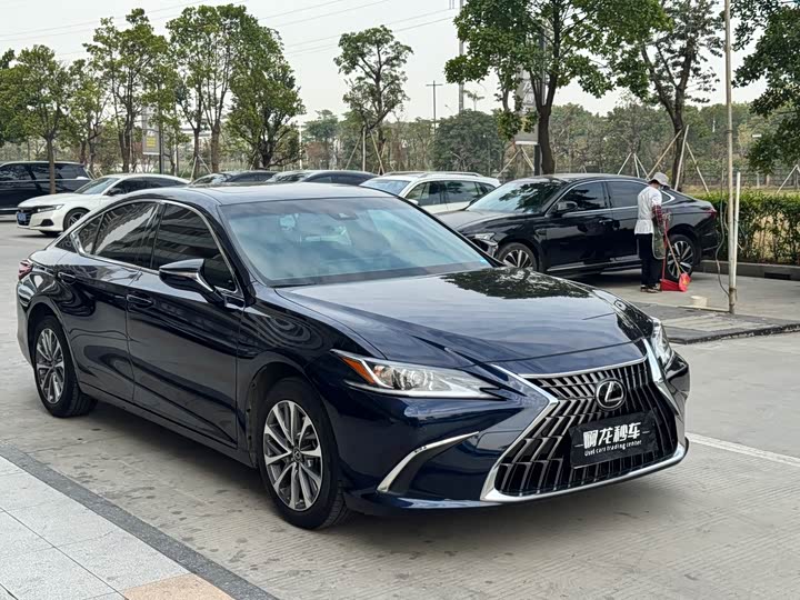 Фото 3 - Lexus ES