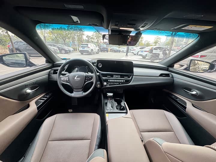 Фото 6 - Lexus ES