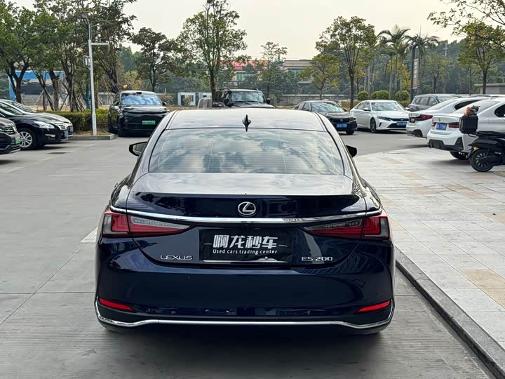 Фото 8 - Lexus ES