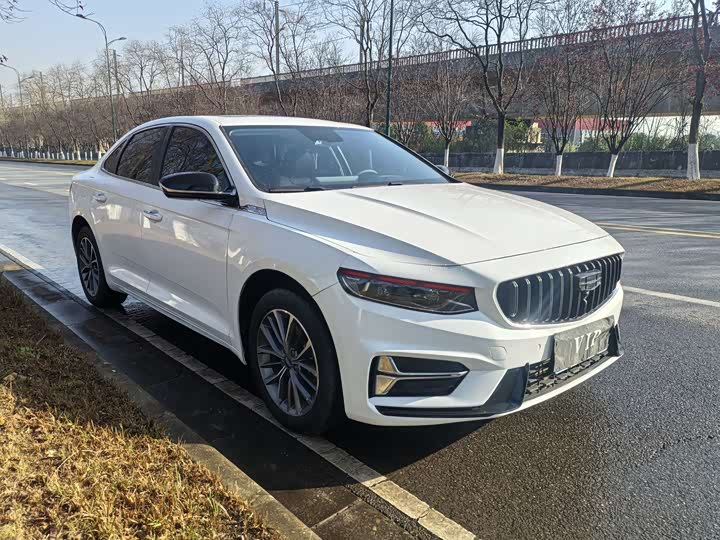 Фото 3 - Geely Preface