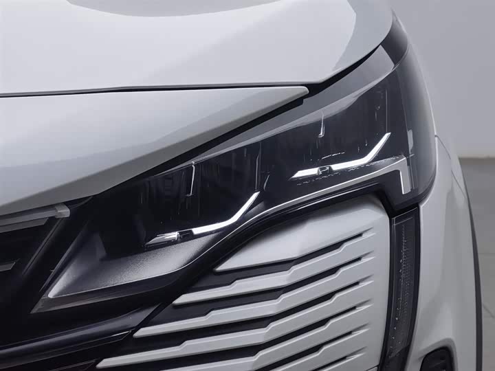 Фото 7 - Peugeot 5008