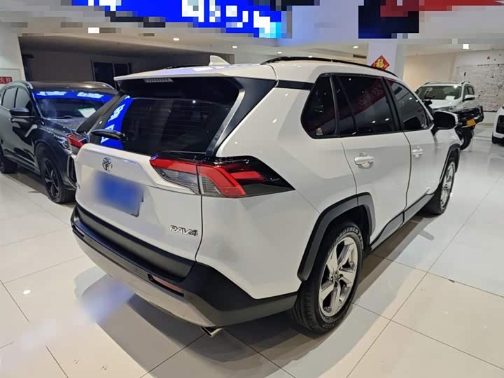 Фото 5 - Toyota RAV4