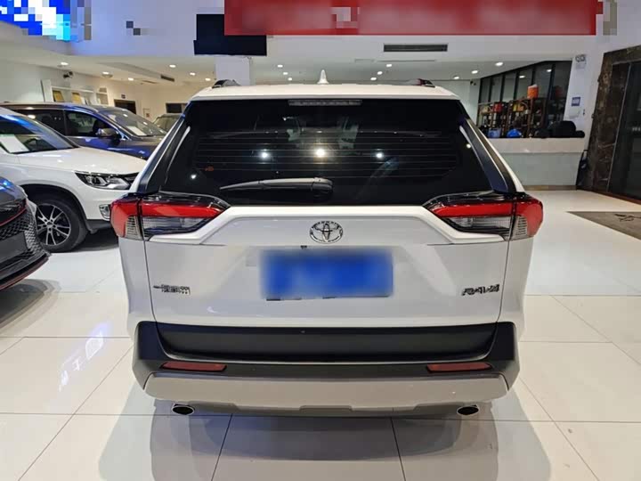 Фото 7 - Toyota RAV4