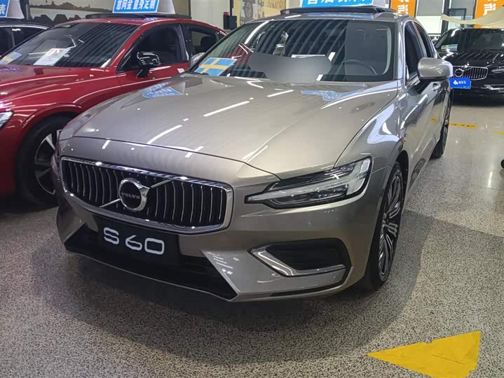 Фото 1 - Volvo S60