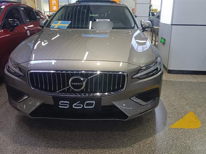 Фото 2 - Volvo S60