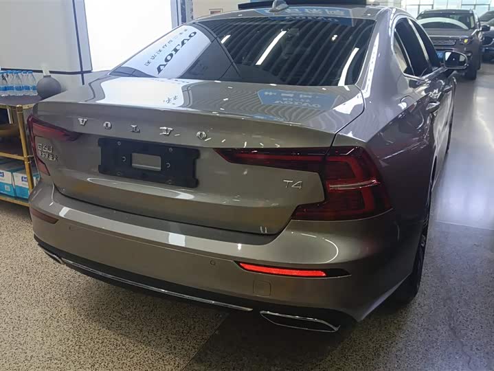 Фото 3 - Volvo S60