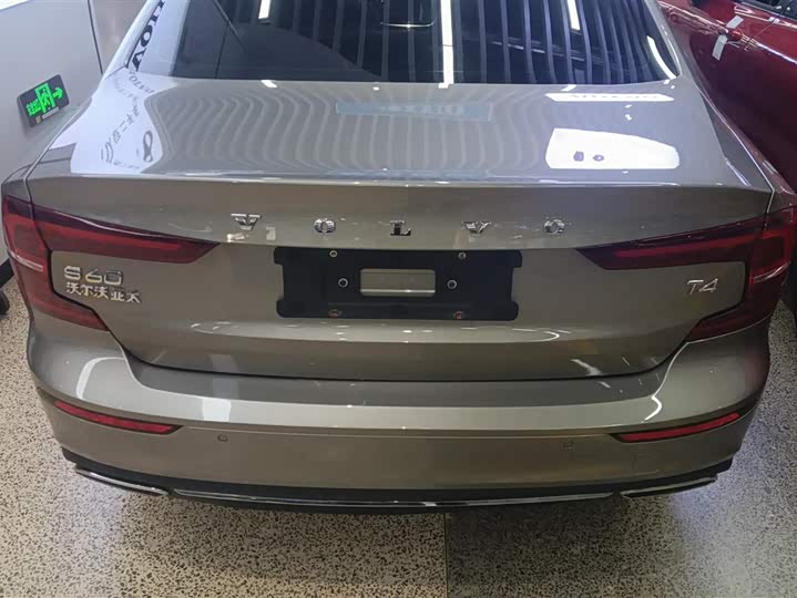 Фото 4 - Volvo S60