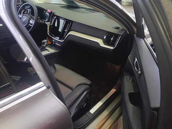 Фото 8 - Volvo S60