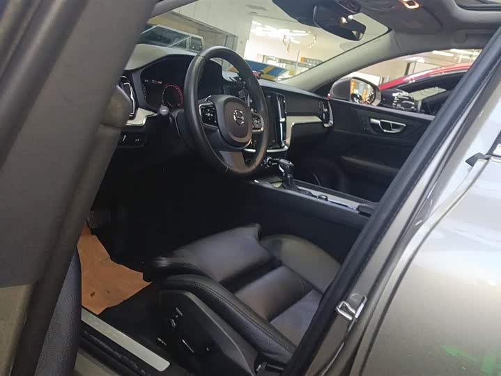 Фото 9 - Volvo S60