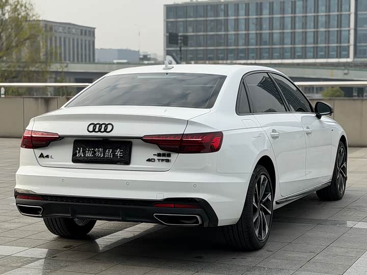 Фото 6 - Audi A4L