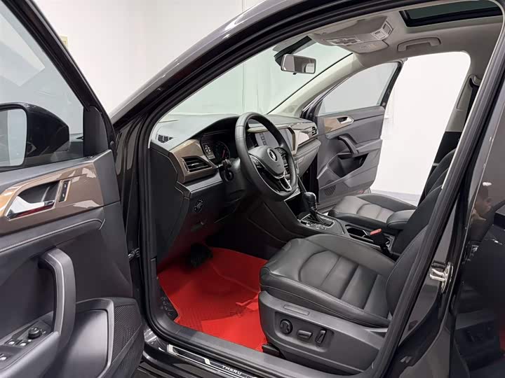 Фото 7 - Volkswagen Tharu