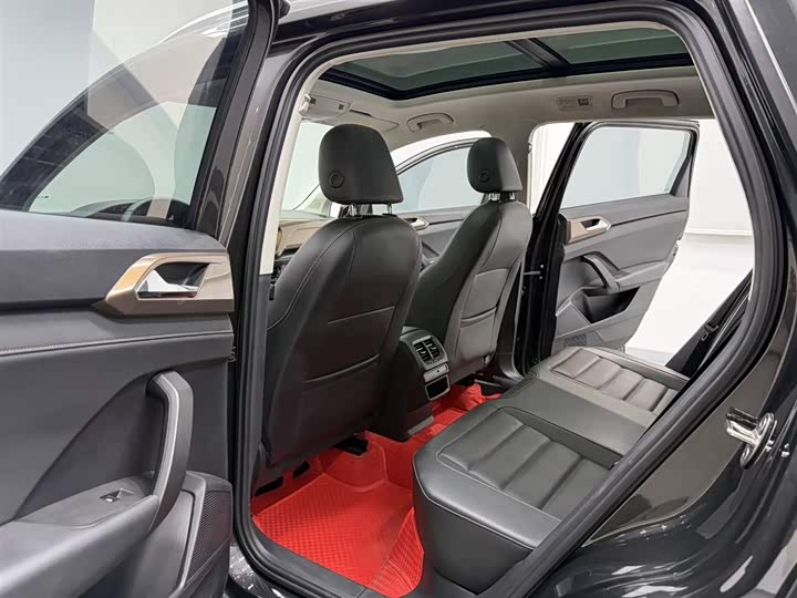 Фото 9 - Volkswagen Tharu