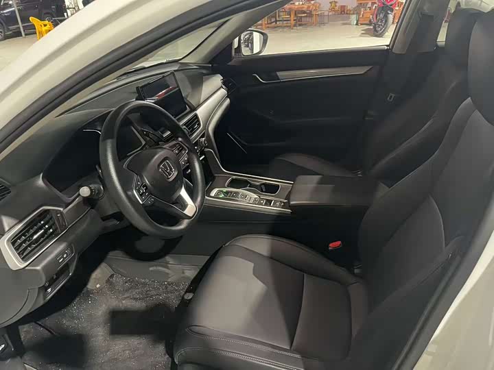 Фото 7 - Honda Accord