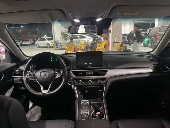 Фото 8 - Honda Accord