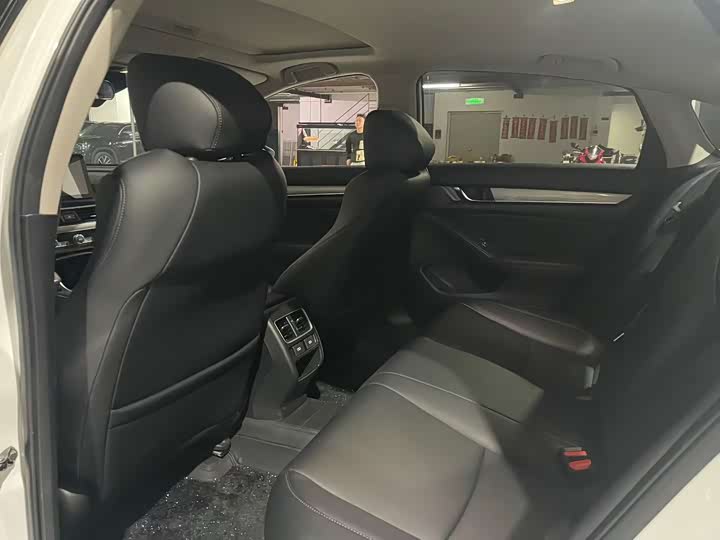 Фото 9 - Honda Accord