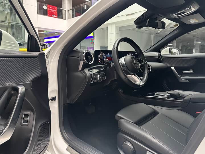 Фото 9 - Mercedes-Benz A-Class