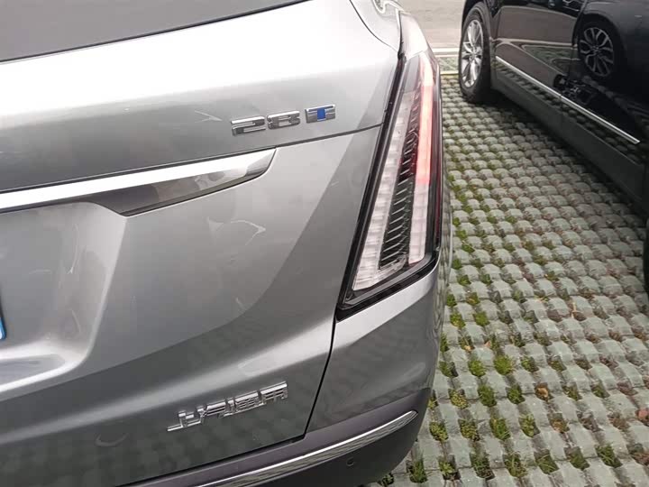 Фото 8 - Cadillac XT5