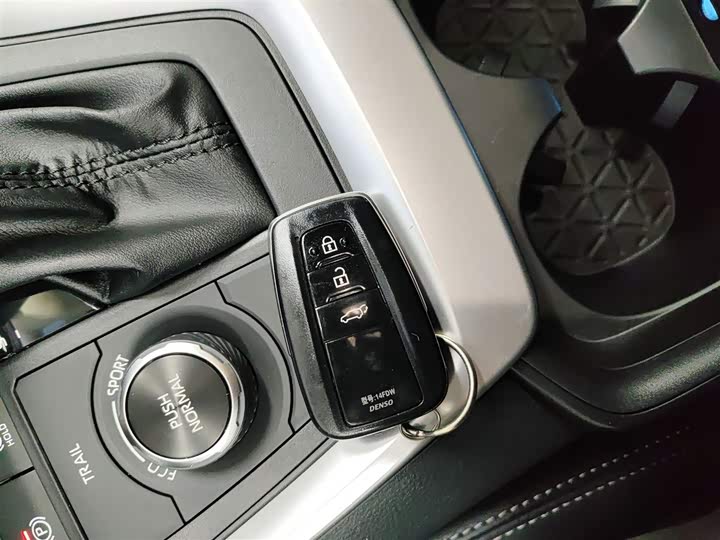 Фото 9 - Toyota Wildlander