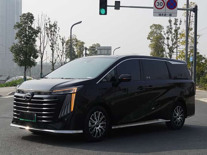 Фото 1 - GAC Trumpchi E9