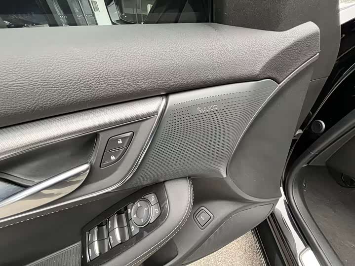 Фото 8 - Cadillac CT5