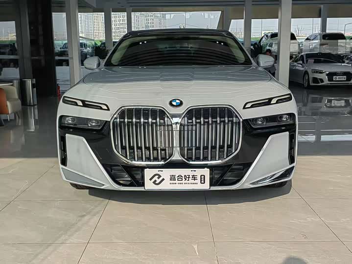 Фото 2 - BMW 7 Series