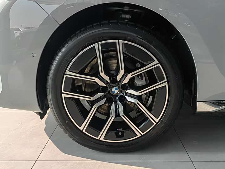 Фото 5 - BMW 7 Series