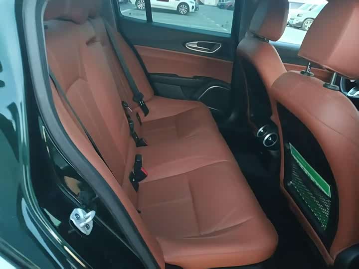 Фото 3 - Alfa Romeo Giulia