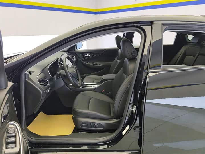 Фото 9 - Chevrolet Malibu XL