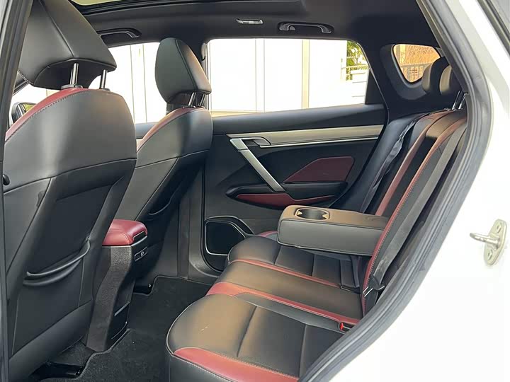 Фото 5 - Geely Coolray