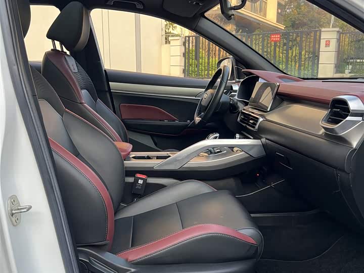 Фото 9 - Geely Coolray