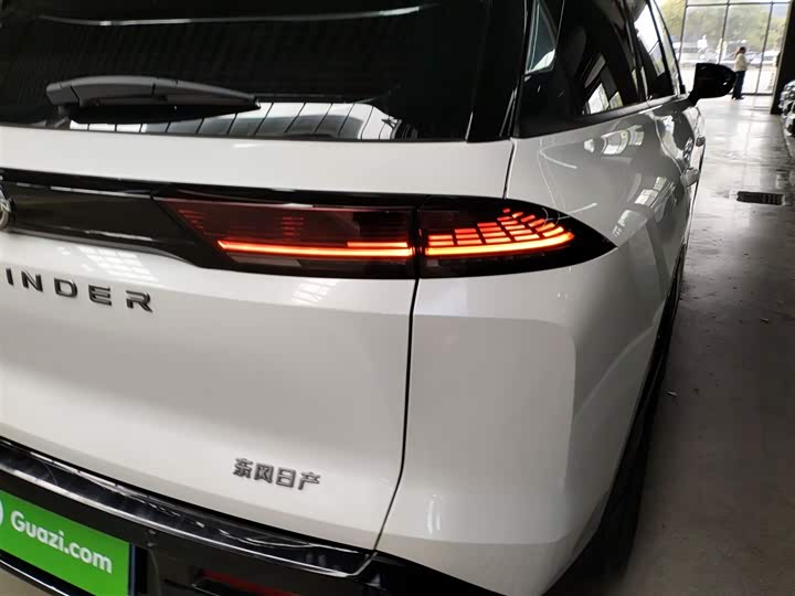 Фото 8 - Nissan Pathfinder