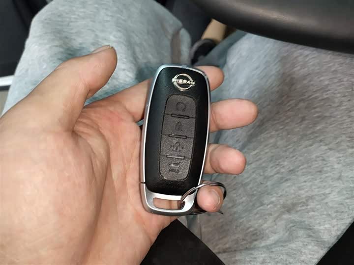 Фото 9 - Nissan Pathfinder